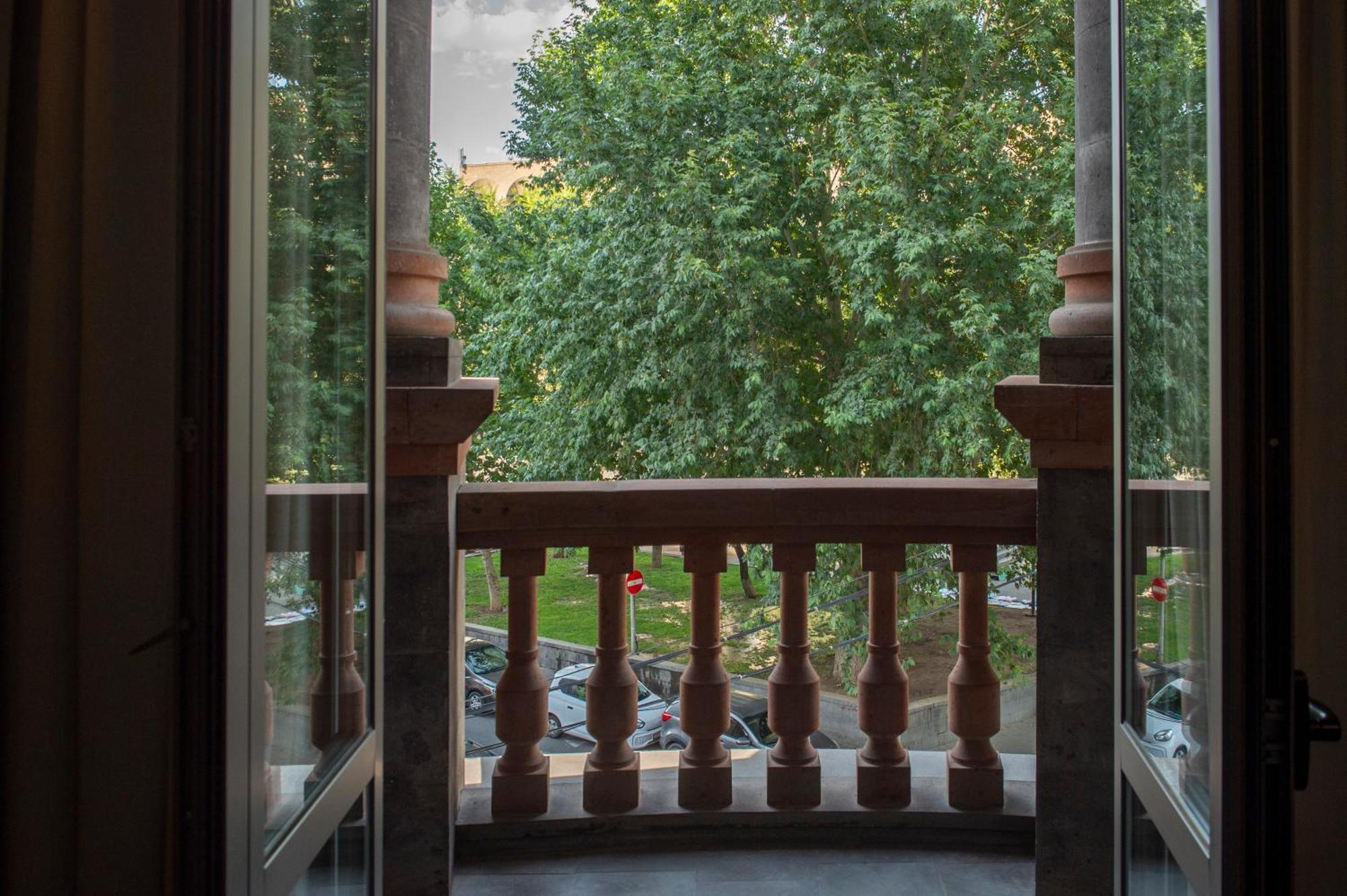 Tufenkian Historic Yerevan Hotel Exterior photo